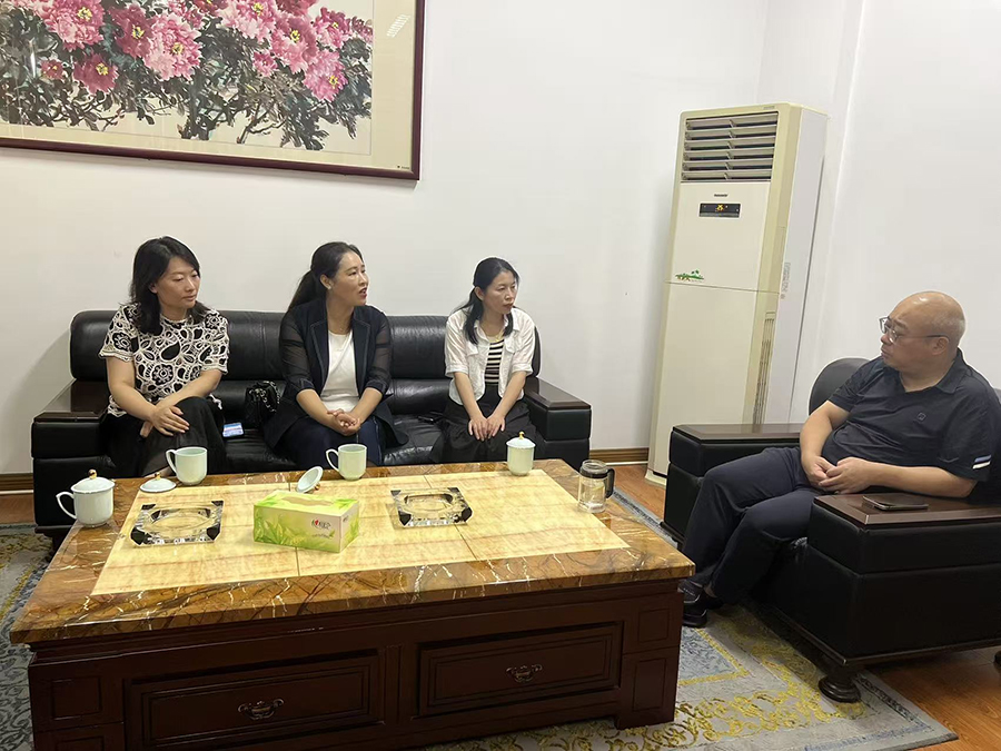 8月23日上午，海安市福建商会秘书长陈云萍携三位副会长一行到南通必赢242net官网造访